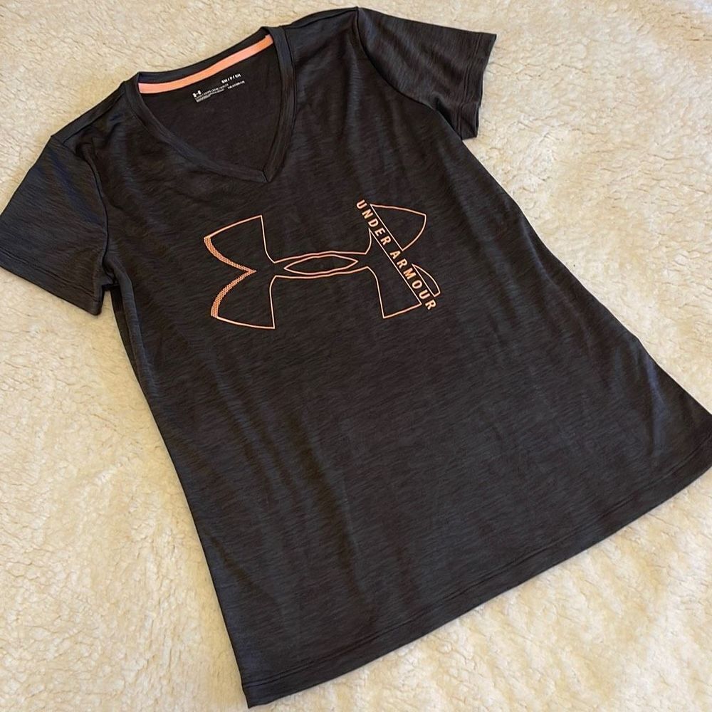Under Amour V-neck Heatgear Shirt. Size Small. Gray/peach